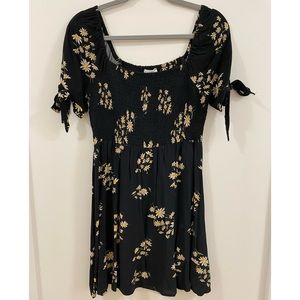 American Eagle Black Floral Tie Sleeve Dress Size Small